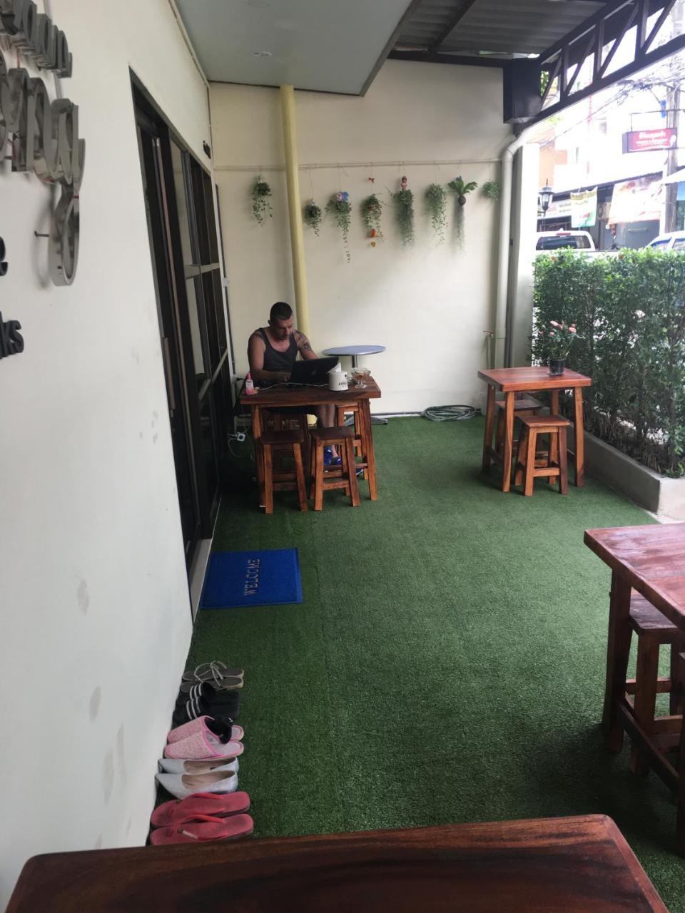 The Baan Nathong Hostel Bangkok Exterior photo
